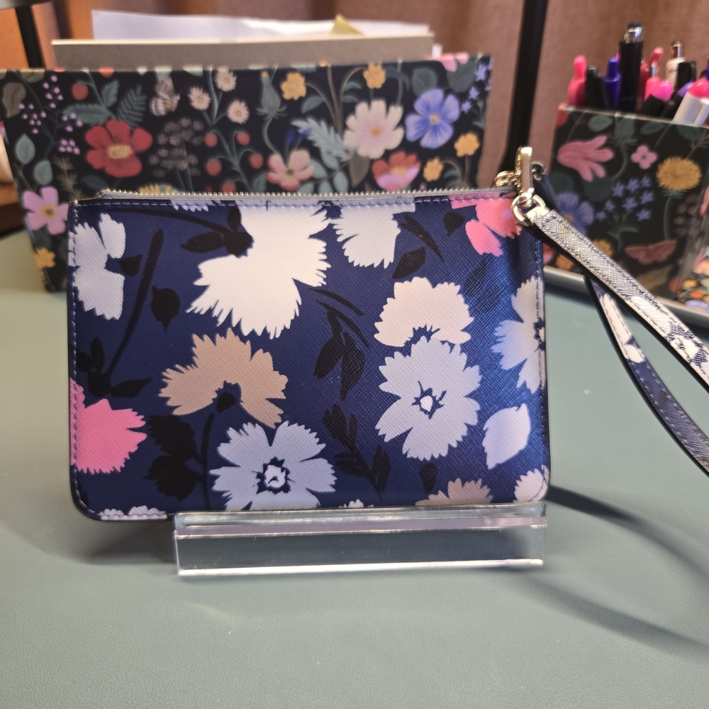 KATE SPADE NWOT Shore Street Gala Blue Floral Tinie Wristlet - Picture 3 of 10
